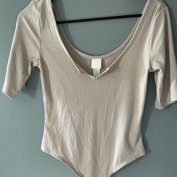 H&M tan bodysuit - Picture 1 of 3